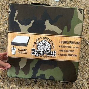 Sippin Seat Camouflage Cushion with Flask